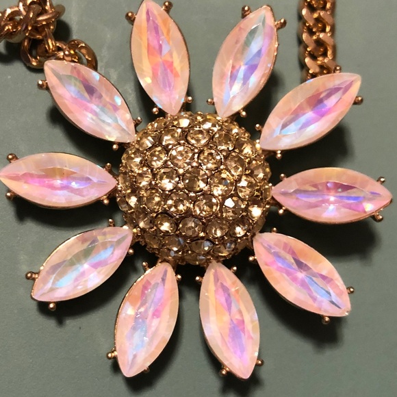 🌸 BETSEY JOHNSON | Pink Daisy Pave Necklace w/ Gold Chain - Picture 4 of 12